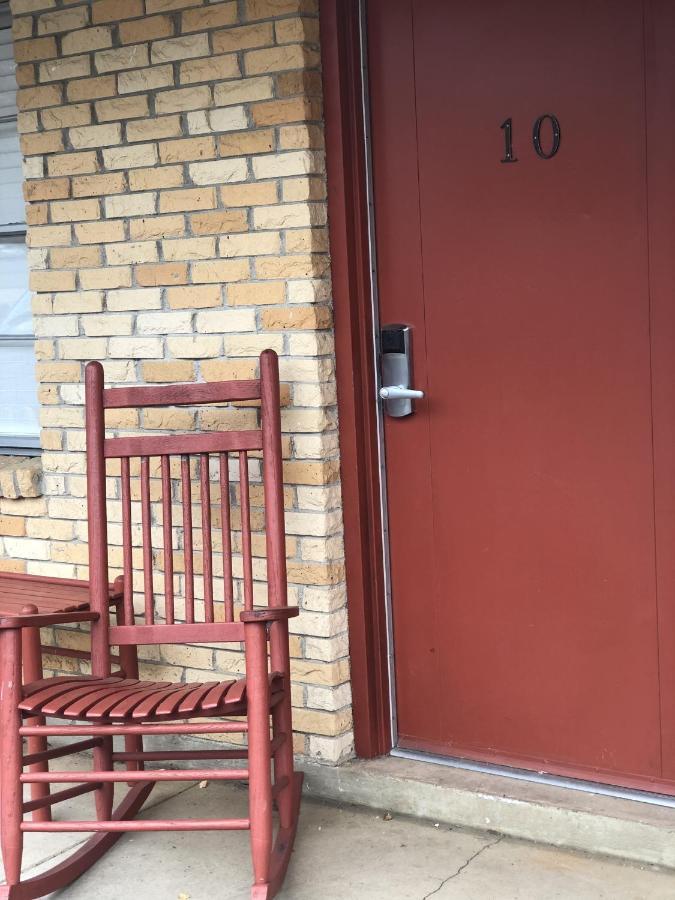 Ji11, Queen Guest Room At The Joplin Inn At The Entrance To Mountain Harbor Resort Hotel Room Mount Ida 部屋 写真