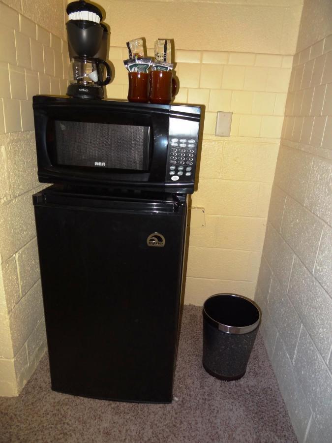 Ji11, Queen Guest Room At The Joplin Inn At The Entrance To Mountain Harbor Resort Hotel Room Mount Ida エクステリア 写真