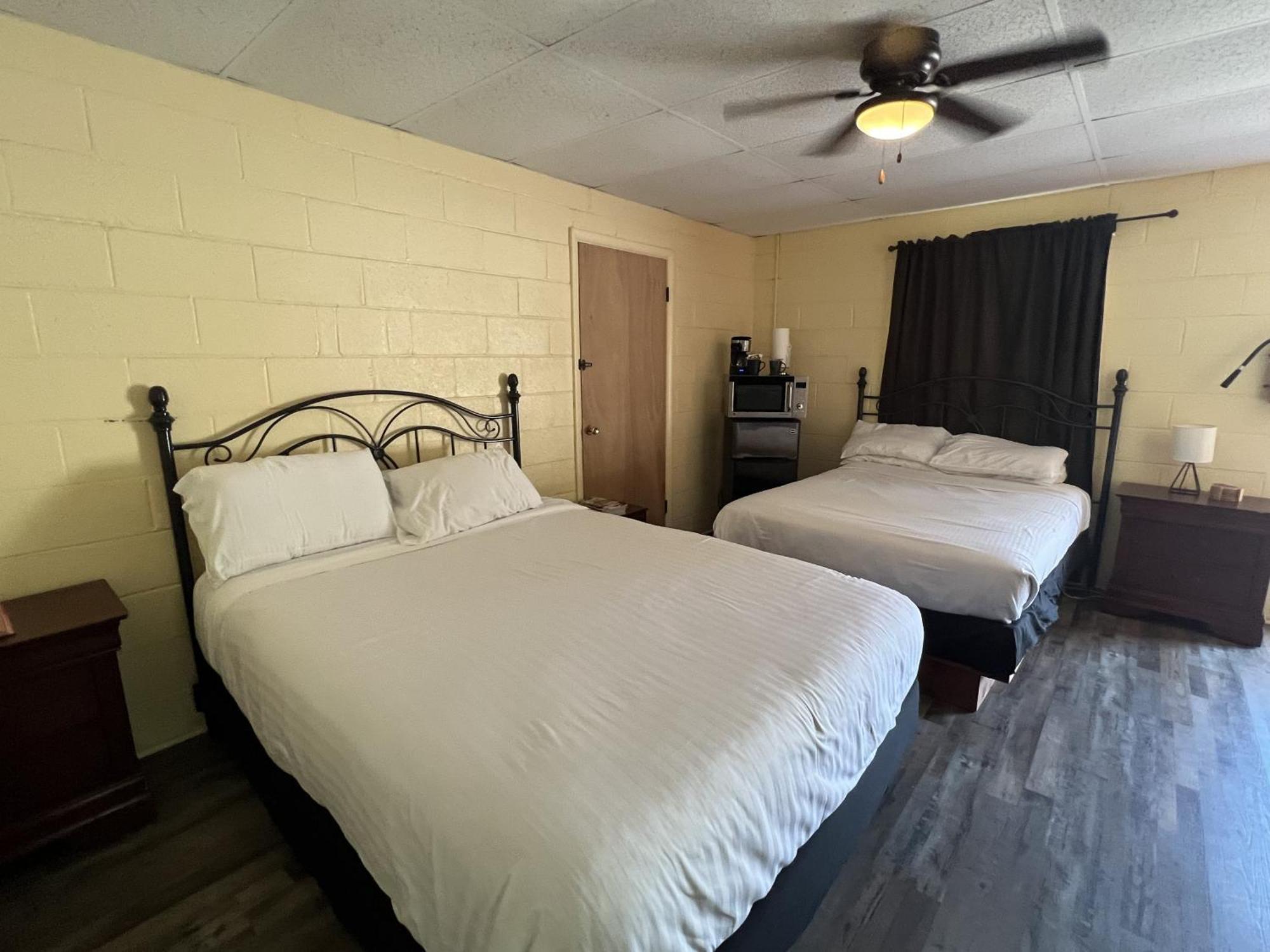 Ji11, Queen Guest Room At The Joplin Inn At The Entrance To Mountain Harbor Resort Hotel Room Mount Ida エクステリア 写真